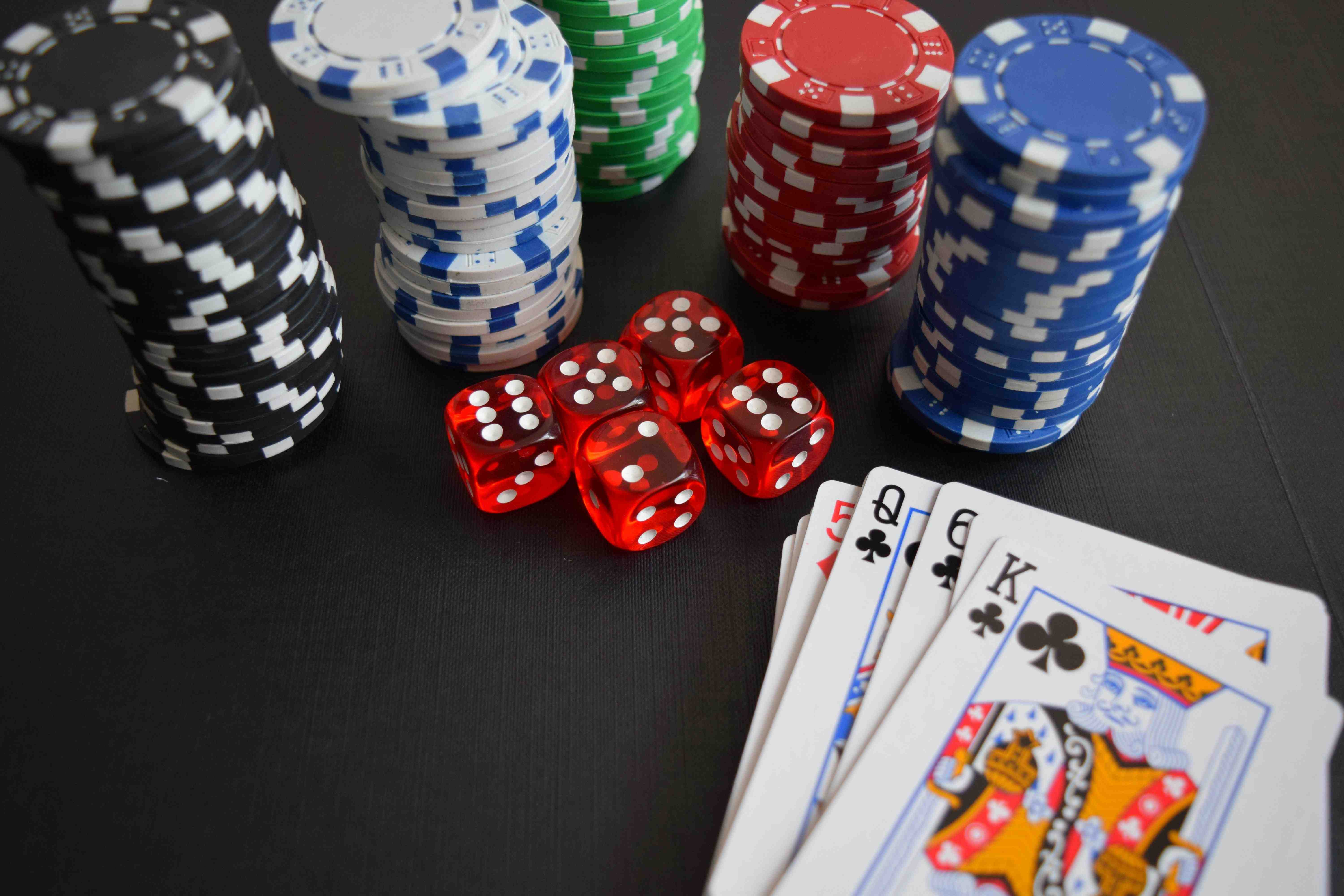 ok9 ဘင်ဂို ကစားပွဲ Bingo card နှင့် ball draw မြင်ကွင်း